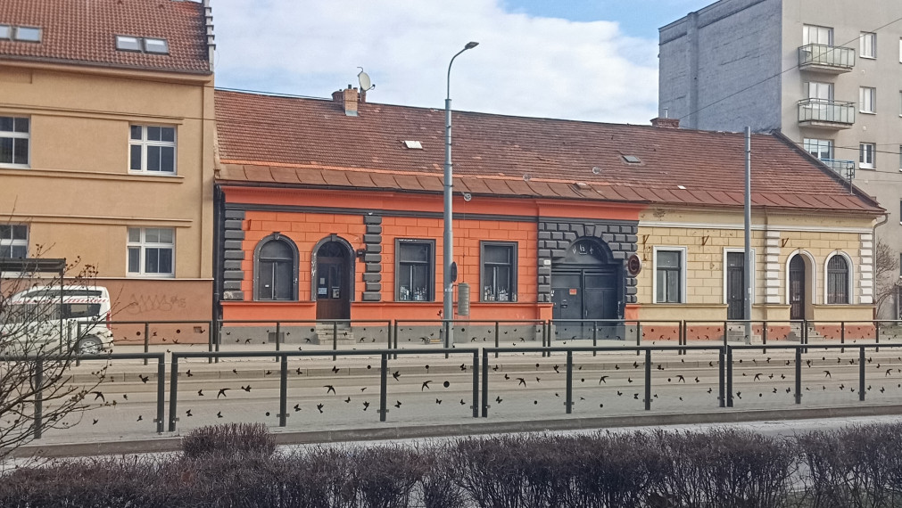 LUKRATÍVNA budova s pozemkom vhodná na developerský projekt!!!