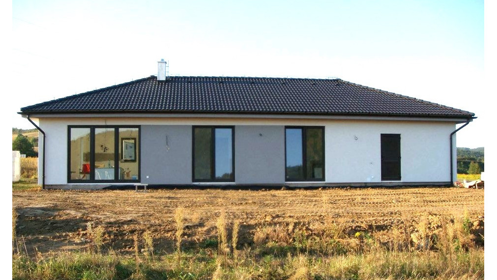 Novostavba, 4-izbový bungalov v obci Cestice.