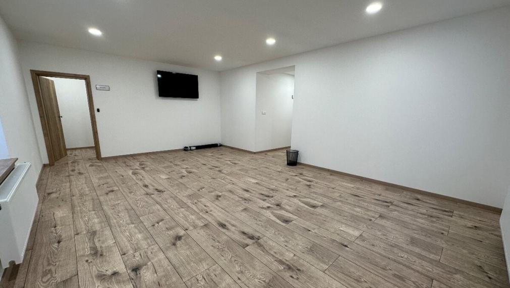 NA PRENÁJOM administratívna budova - kancelárie - Petrovany