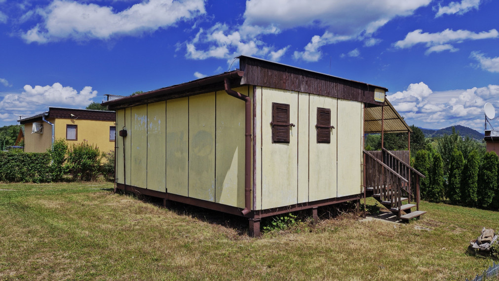 Na predaj chata na Zemplínskej Šírave, Prímestská oblasť