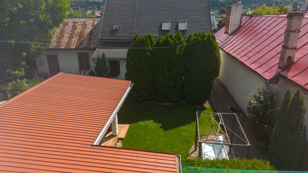 4-izbový,dvojpodlažný rodinný dom s 2 veľkými garážami, 164 m², blízko centra Košíc.