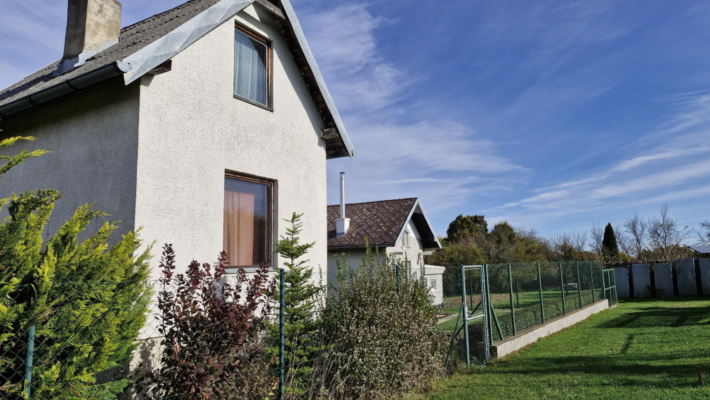 Na predaj murovaná chata so záhradou. Jazierko Pozdišovce