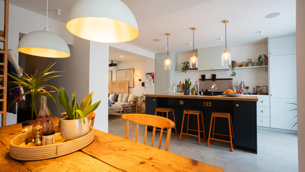 Dvojpodlažný RD-Poľov, kompletná rekonštrukcia, pozemok 586m2