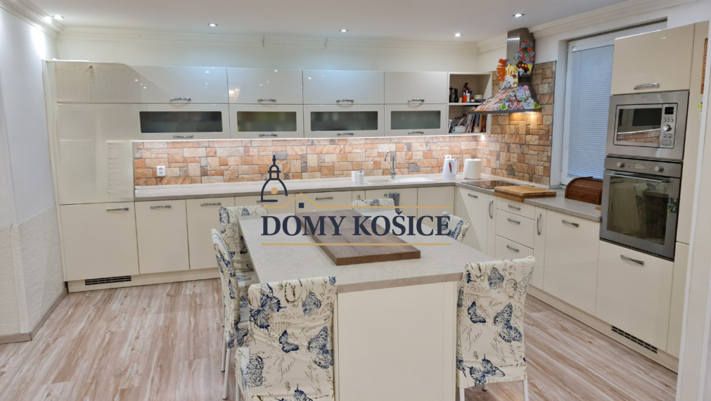 6 izbový Rodinný dom Košice - Okolie, Trsťany, bazén, krb, terasa