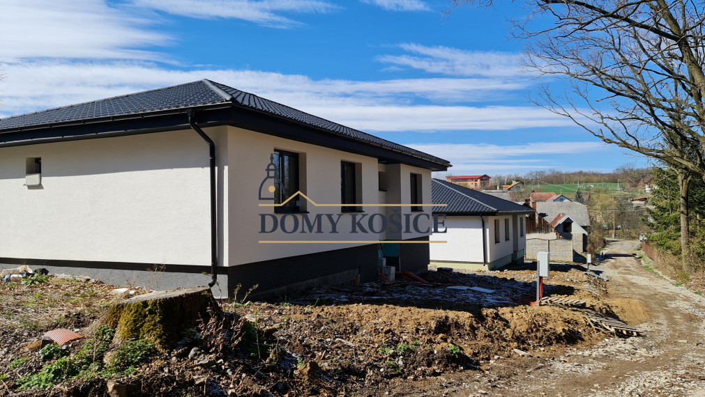 4 izbový Bungalov Košice -okolie , Ďurďošík, terasa, elektrina, voda , kanalizácia