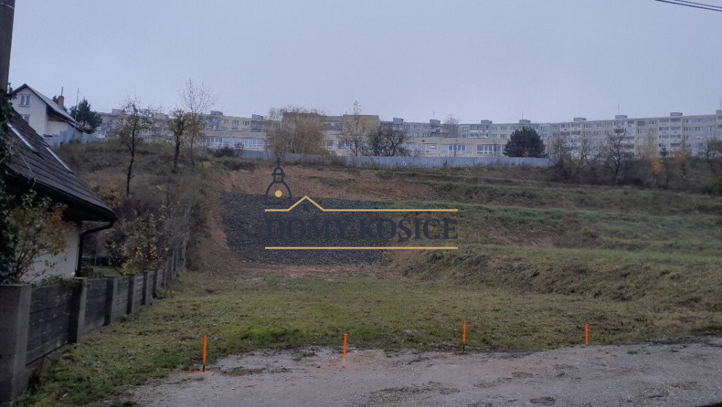 Posledný  pozemok na výstavbu Košice - Vyšné Opátske, Slivník, IS pred pozemkom