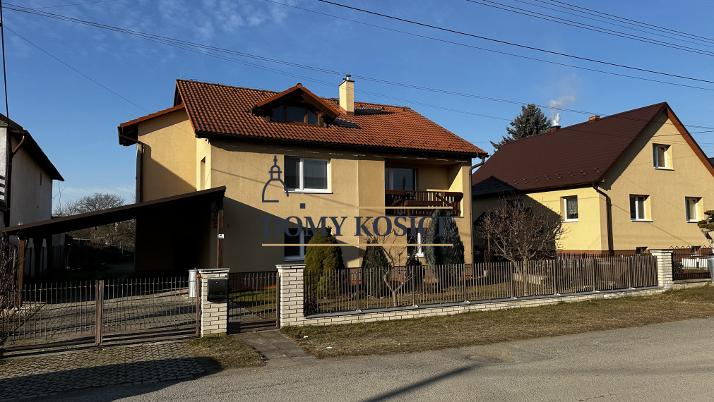 RD Veľký Šariš, Slovenská ul., bazén