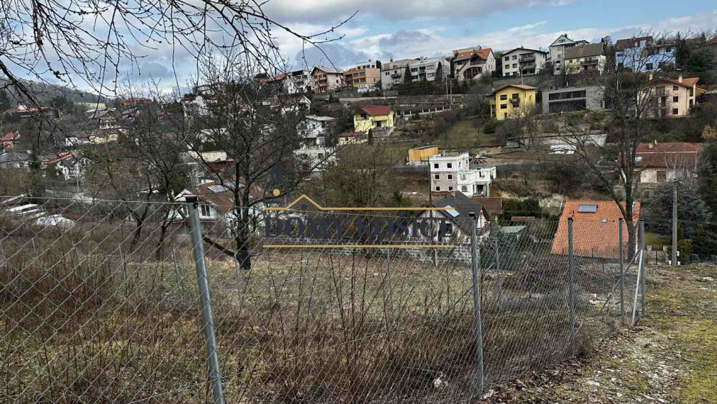 Pozemok v rekreačnej lokalite Košice - Sever, Čermeľ , Suchodolinská ul. , elektrina pred pozemkom