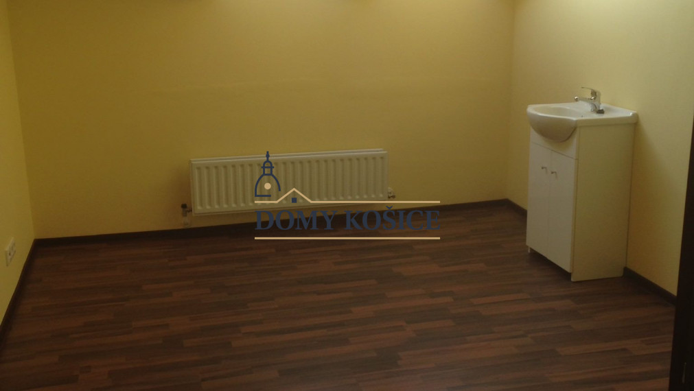 Na prenájom kancelária 12 m², Mäsiarská ul., Košice-Staré Mesto