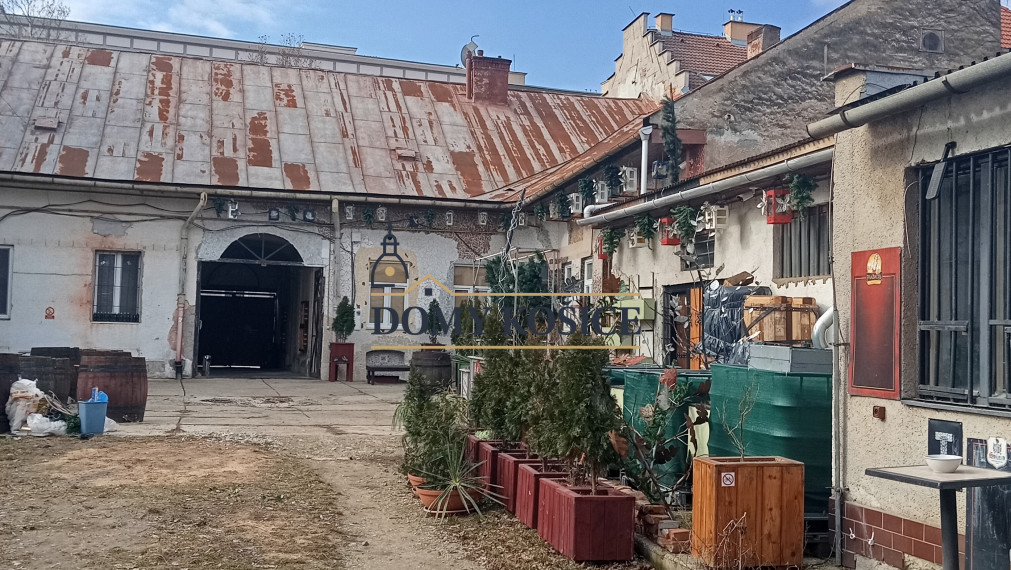 LUKRATÍVNA budova s pozemkom vhodná na developerský projekt!!!