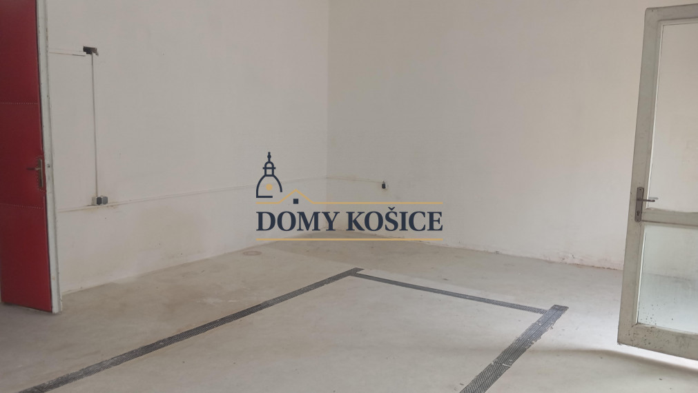 LUKRATÍVNA budova s pozemkom vhodná na developerský projekt!!!