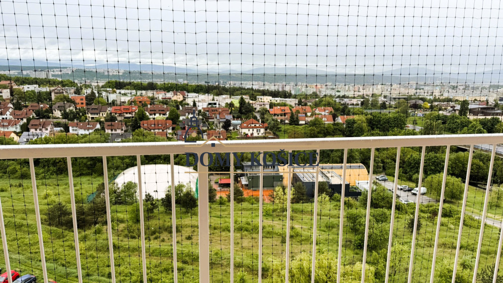 Na predaj 3-izbový byt s loggiou na KVP, ulica Wuppertálska.