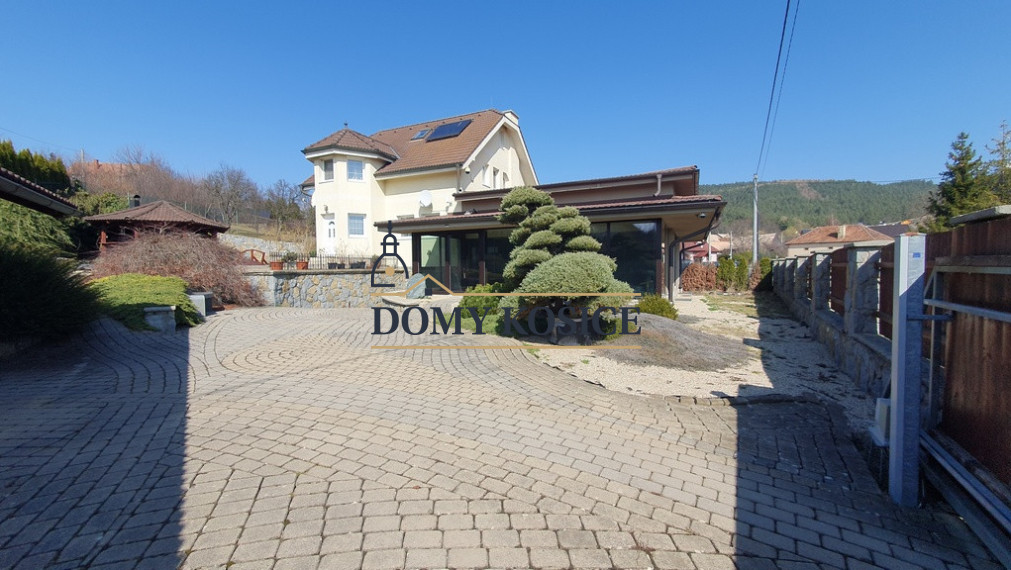 PREDAJ: luxusný 6 izbový dom 400 m2 novostavba 2018 Čenčice