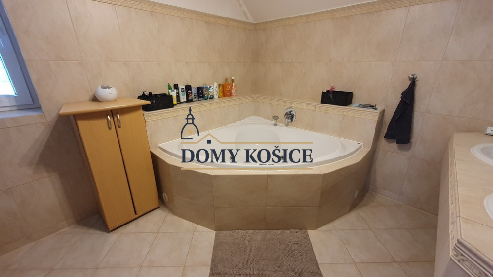 PREDAJ: luxusný 6 izbový dom 400 m2 novostavba 2018 Čenčice