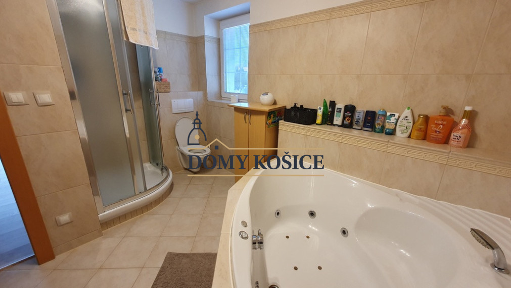 PREDAJ: luxusný 6 izbový dom 400 m2 novostavba 2018 Čenčice