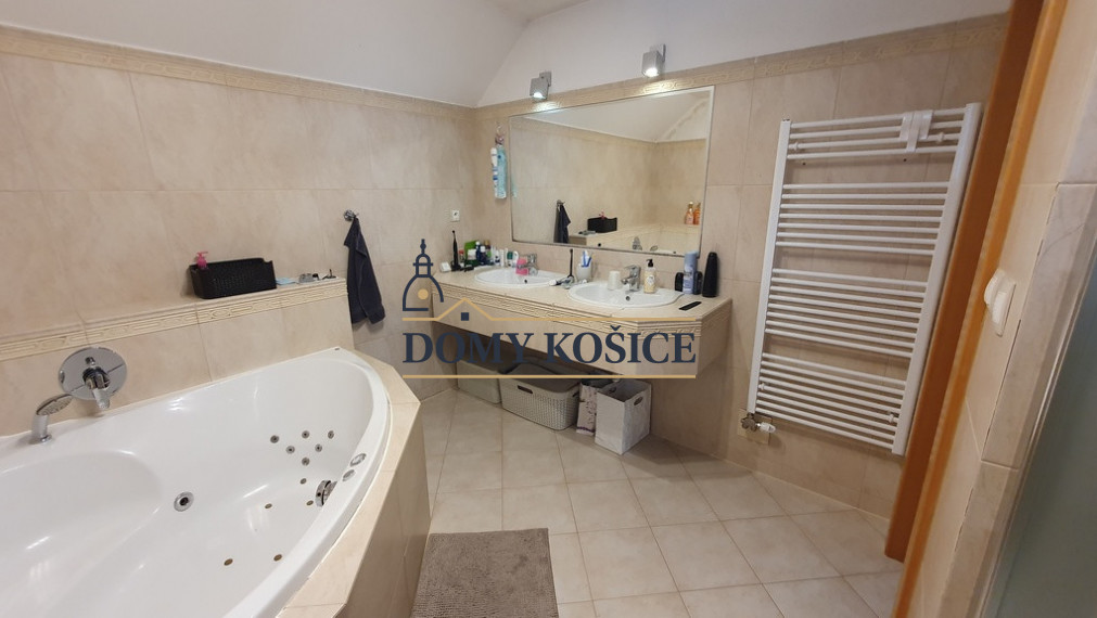 PREDAJ: luxusný 6 izbový dom 400 m2 novostavba 2018 Čenčice