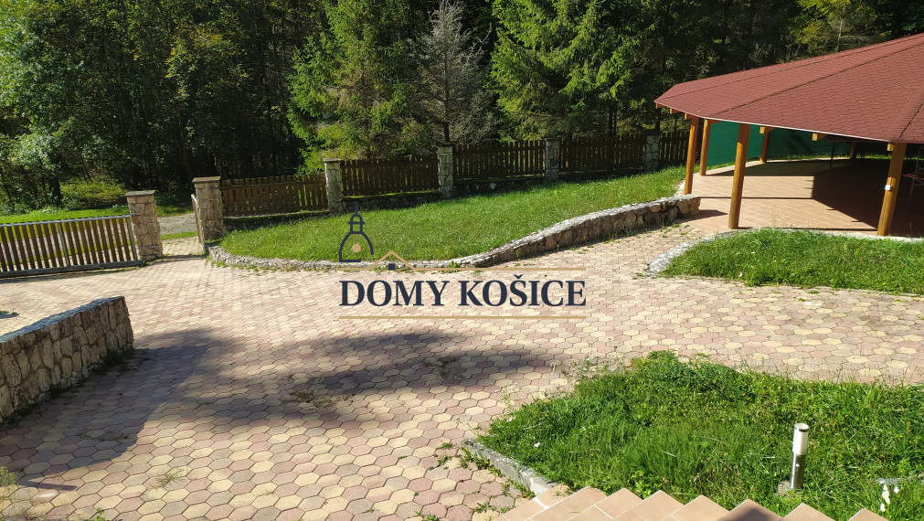 Luxusná chata - rekreačný objekt  - chránené územie