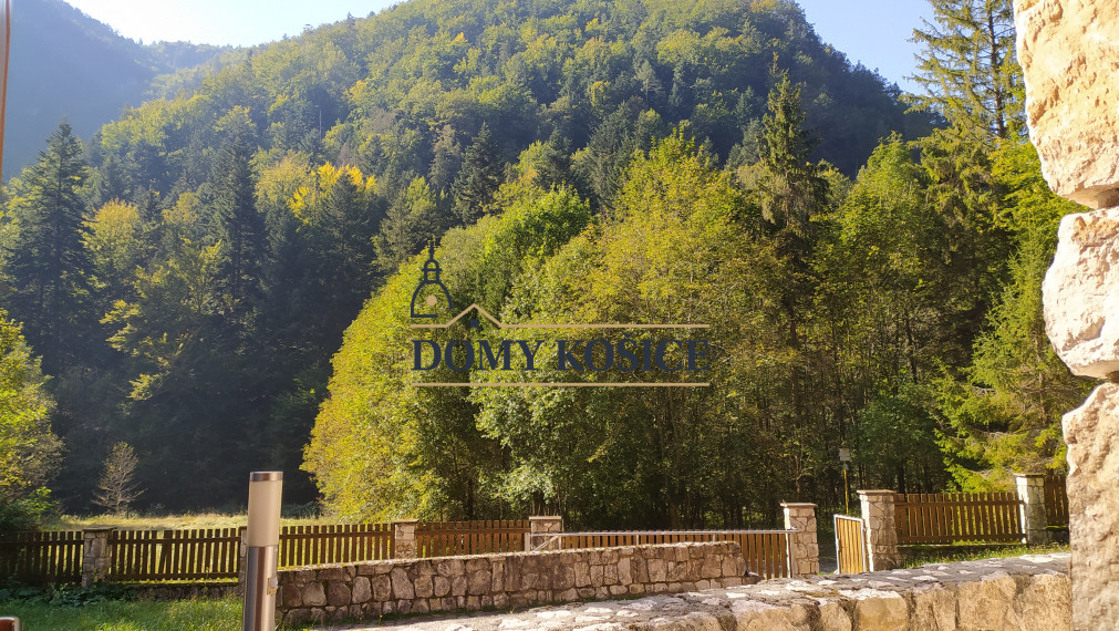 Luxusná chata - rekreačný objekt  - chránené územie