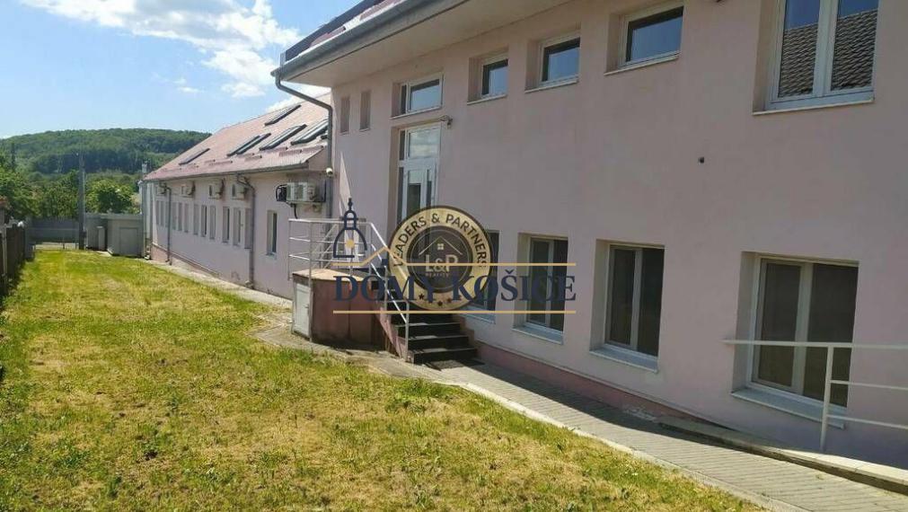 Na predaj logisticko priemyselný areál  / sklad Prešov - Malý Šariš