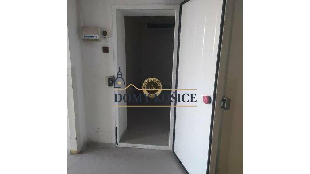 Na predaj logisticko priemyselný areál  / sklad Prešov - Malý Šariš