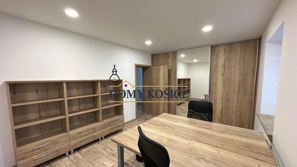 NA PRENÁJOM administratívna budova - kancelárie - Petrovany