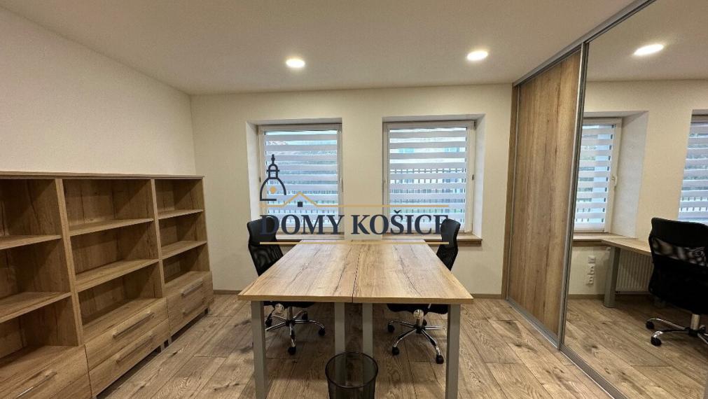 NA PRENÁJOM administratívna budova - kancelárie - Petrovany