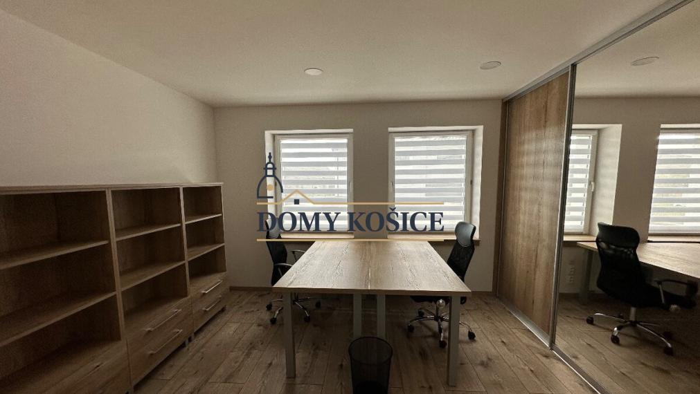 NA PRENÁJOM administratívna budova - kancelárie - Petrovany