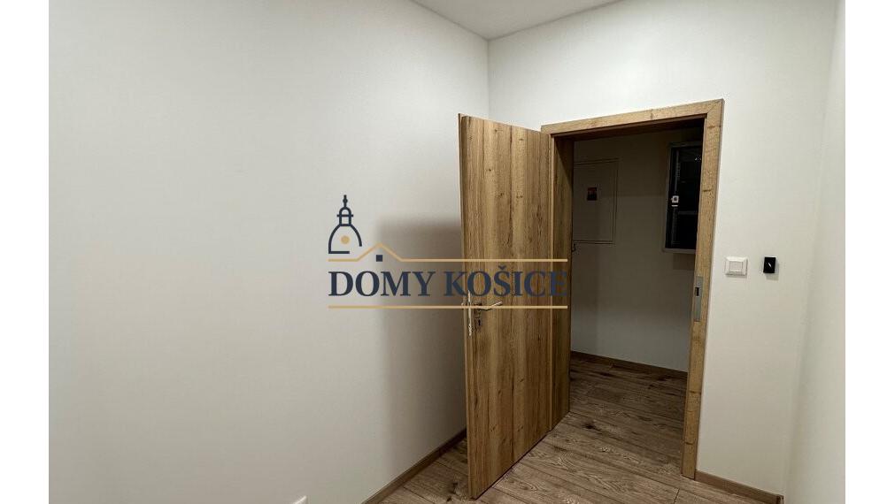 NA PRENÁJOM administratívna budova - kancelárie - Petrovany