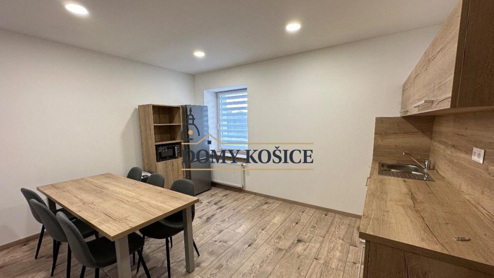 NA PRENÁJOM administratívna budova - kancelárie - Petrovany