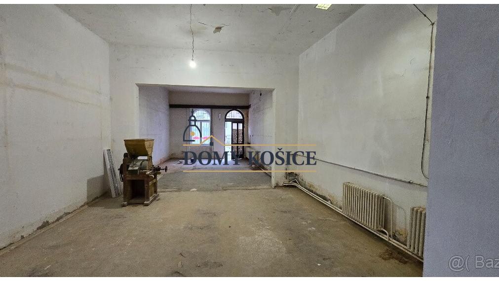 Lukratívna budova s  pozemkom v centre na PREDAJ!!!