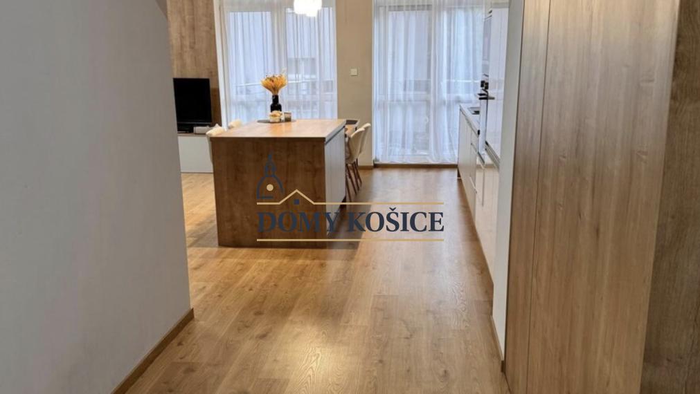 Luxusný 4-izb. byt s klimatizáciou - Staré Mesto