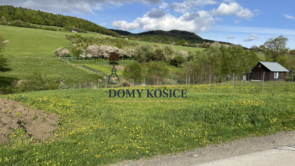 NA PREDAJ-rozľahlý pozemok v Jakovanoch ideálna investícia