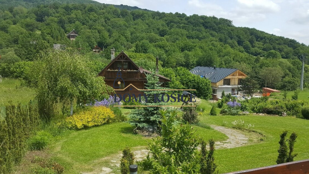 Na predaj - ZRUBOVÁ REKREAČNÁ CHATA v Regetovke