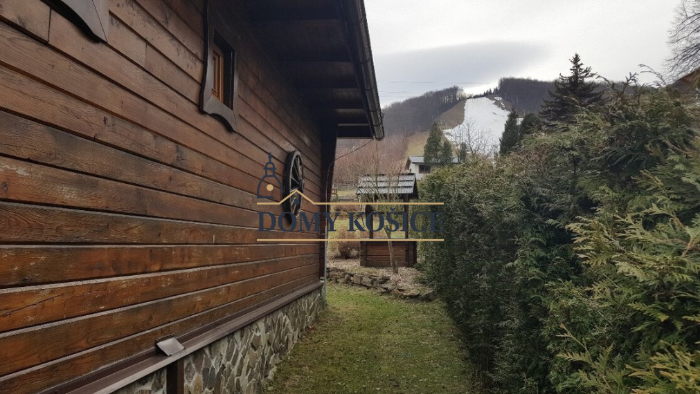 Na predaj - ZRUBOVÁ REKREAČNÁ CHATA v Regetovke