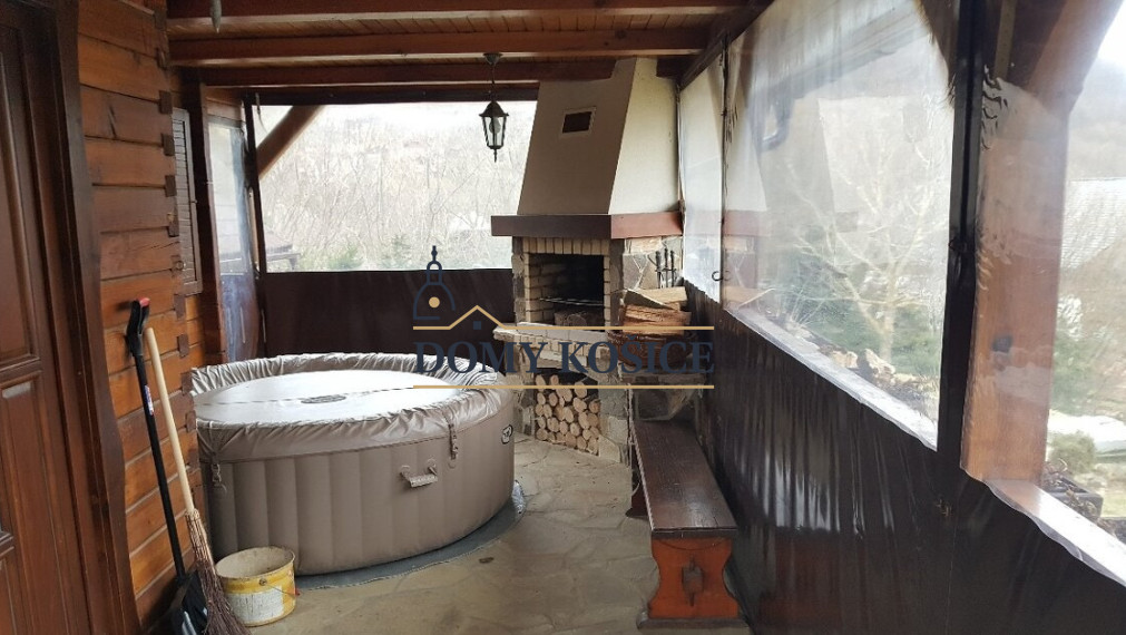 Na predaj - ZRUBOVÁ REKREAČNÁ CHATA v Regetovke