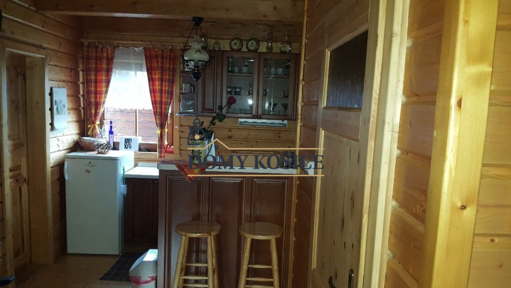 Na predaj - ZRUBOVÁ REKREAČNÁ CHATA v Regetovke