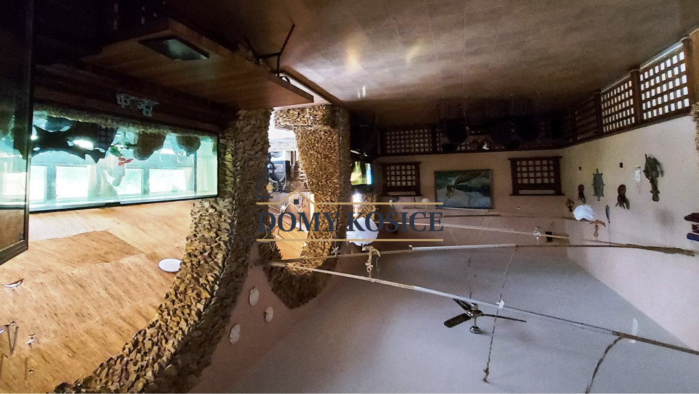 Zaujímavá podnikateľská príležitosť. Exkluzívne  na predaj Hotel KORZO v Sečovciach .