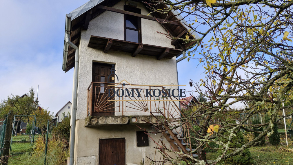 Na predaj murovaná chata so záhradou. Jazierko Pozdišovce