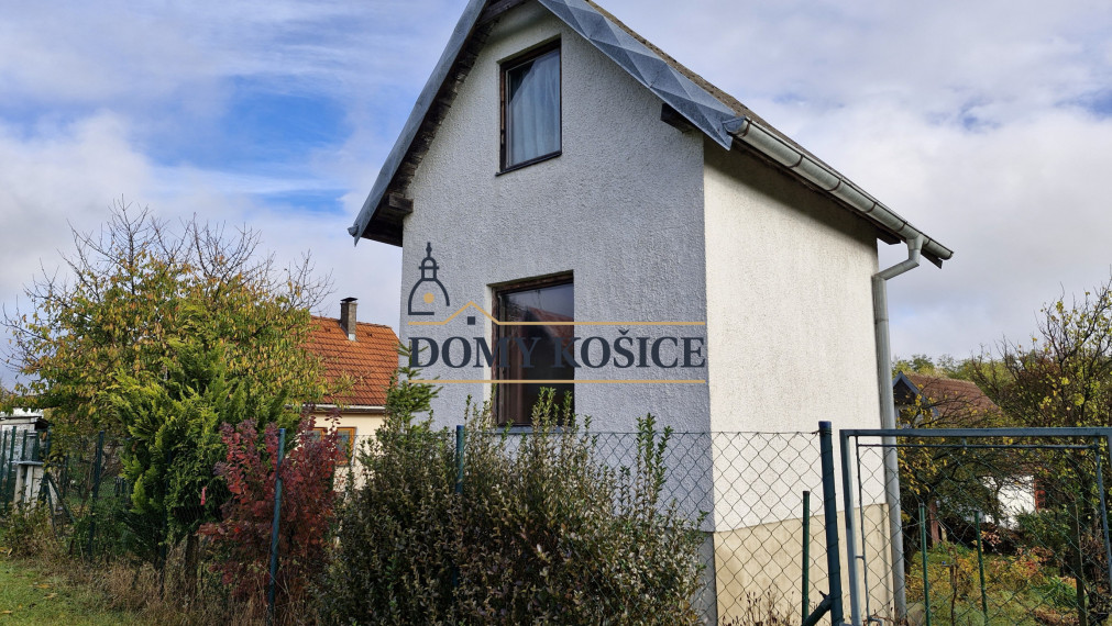 Na predaj murovaná chata so záhradou. Jazierko Pozdišovce