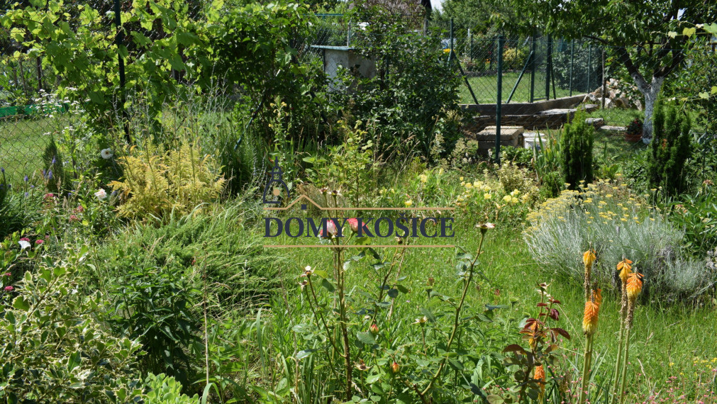 Na predaj murovaná chata so záhradou. Jazierko Pozdišovce