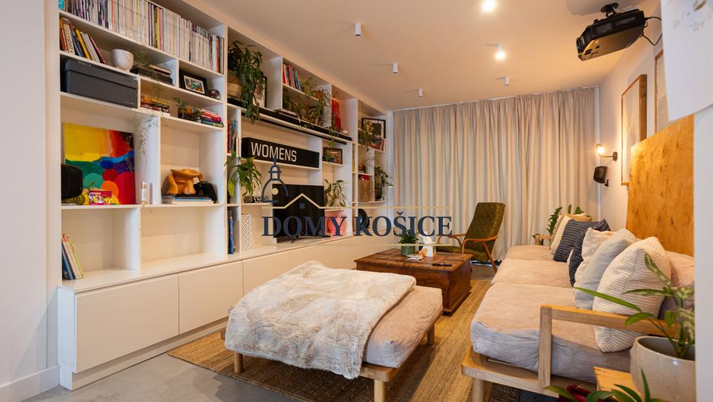 Dvojpodlažný RD-Poľov, kompletná rekonštrukcia, pozemok 586m2