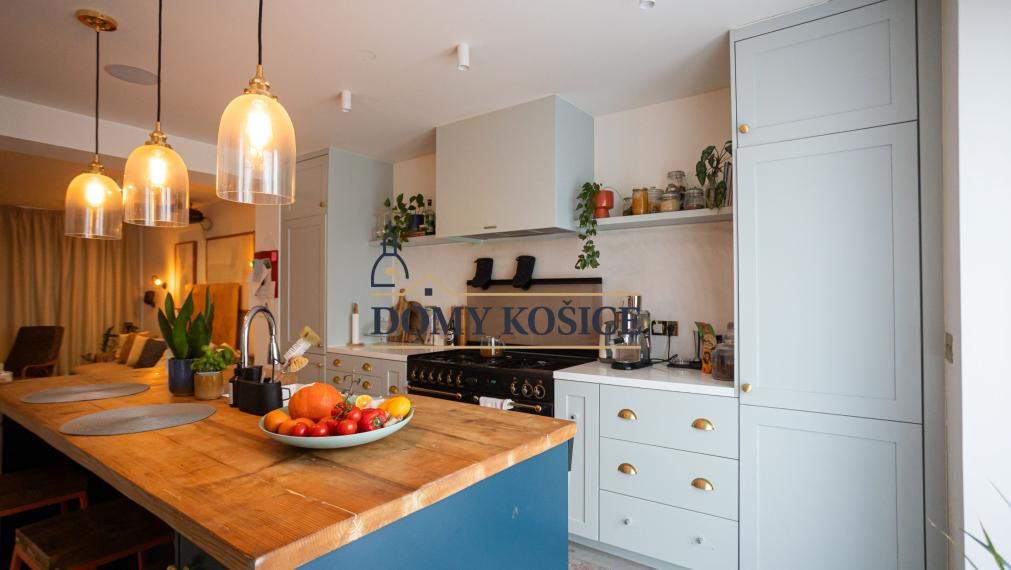 Dvojpodlažný RD-Poľov, kompletná rekonštrukcia, pozemok 586m2