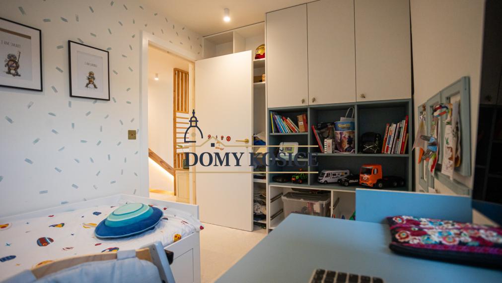 Dvojpodlažný RD-Poľov, kompletná rekonštrukcia, pozemok 586m2