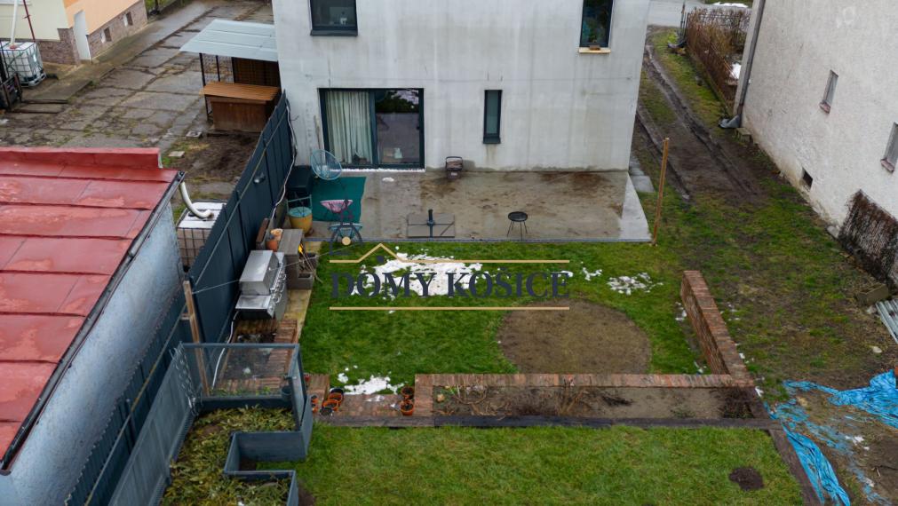 Dvojpodlažný RD-Poľov, kompletná rekonštrukcia, pozemok 586m2