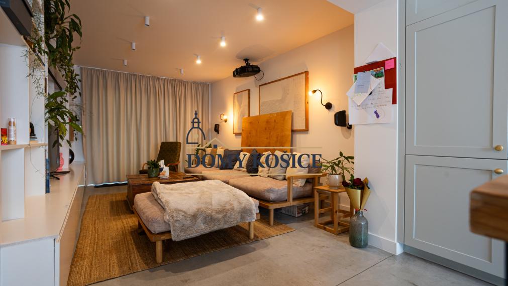 Dvojpodlažný RD-Poľov, kompletná rekonštrukcia, pozemok 586m2