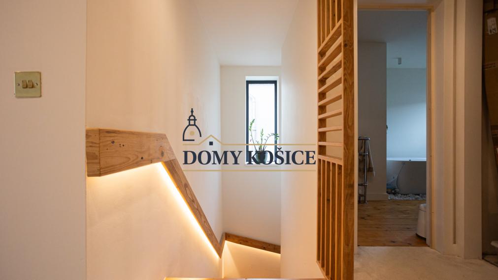 Dvojpodlažný RD-Poľov, kompletná rekonštrukcia, pozemok 586m2