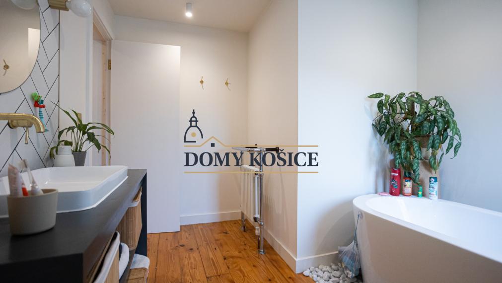 Dvojpodlažný RD-Poľov, kompletná rekonštrukcia, pozemok 586m2