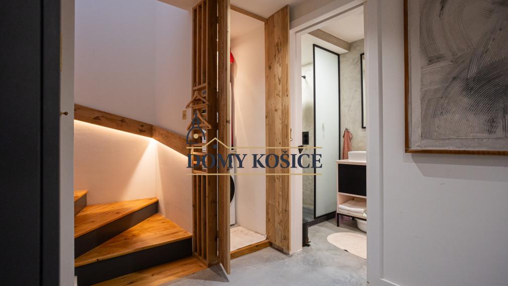 Dvojpodlažný RD-Poľov, kompletná rekonštrukcia, pozemok 586m2