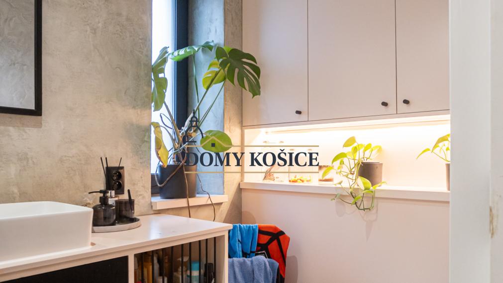 Dvojpodlažný RD-Poľov, kompletná rekonštrukcia, pozemok 586m2