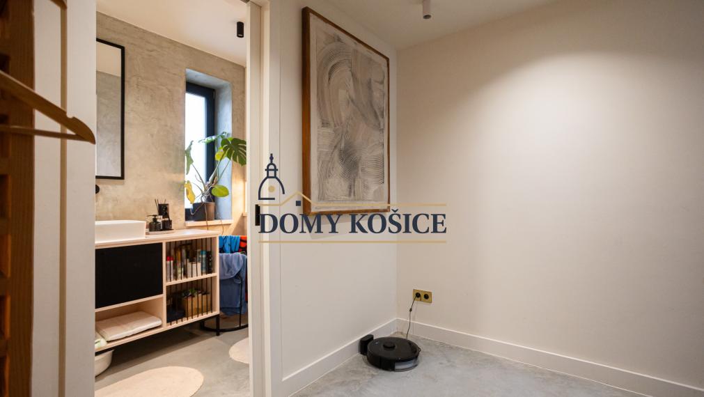 Dvojpodlažný RD-Poľov, kompletná rekonštrukcia, pozemok 586m2